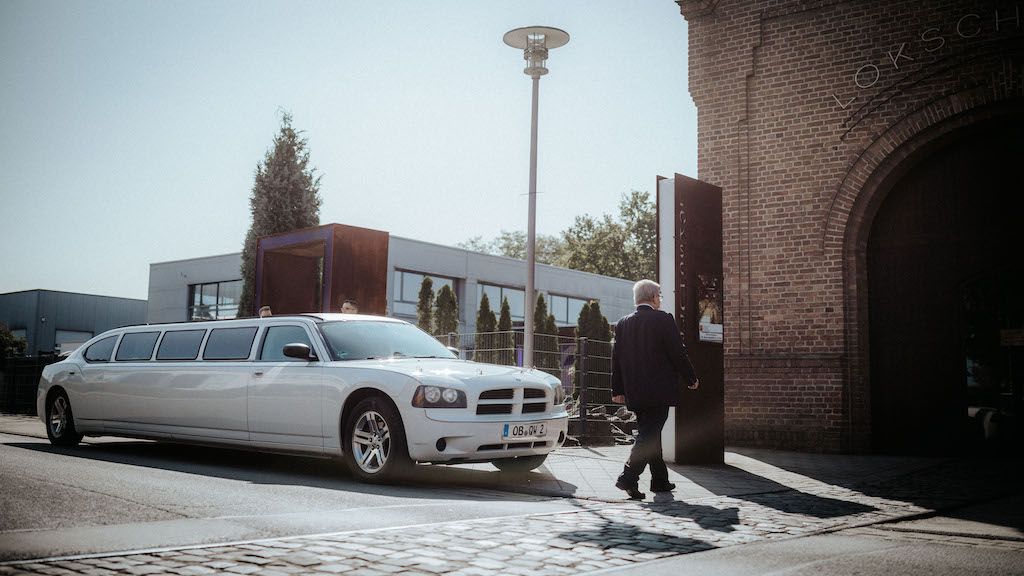 Limousine bei Hochzeitslocation