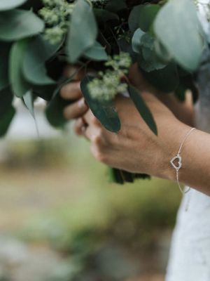Detailfoto Braut Schmuck und Brautstrauß