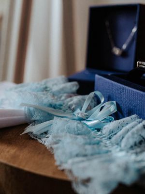 Strumpfband und Schmuck Detailfoto