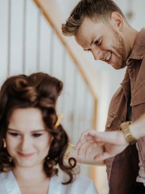 Friseur bei Braut