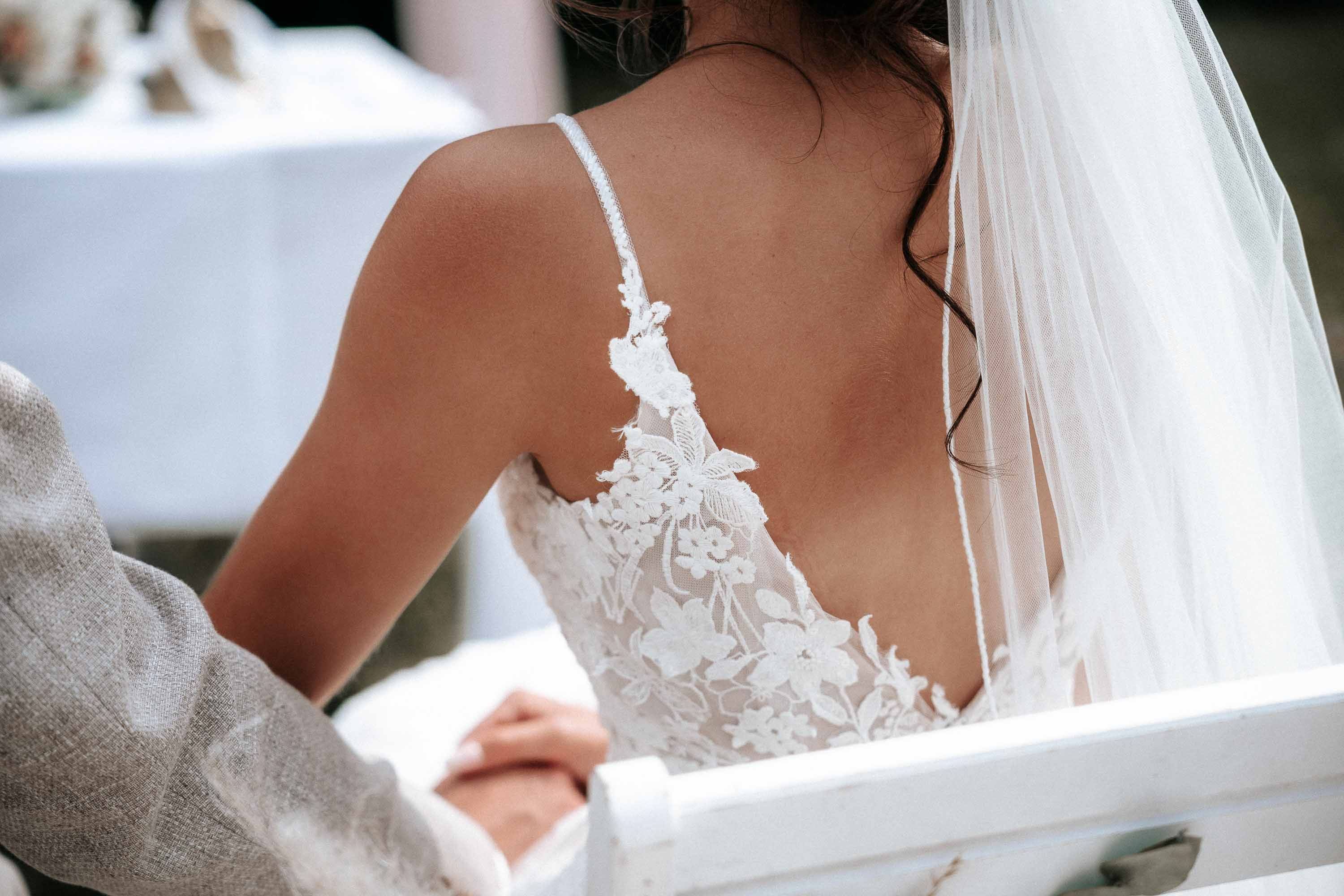 Detailfoto Braut bei Trauung
